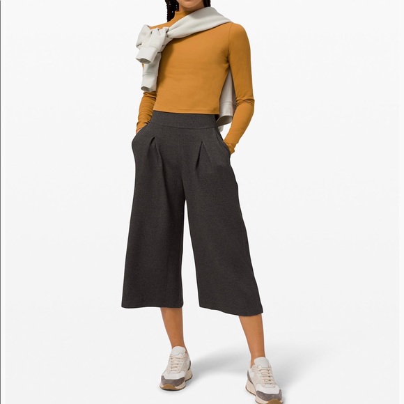 lululemon ‘Can You Feel The Pleat’ Pants (size 0) - Picture 8 of 8